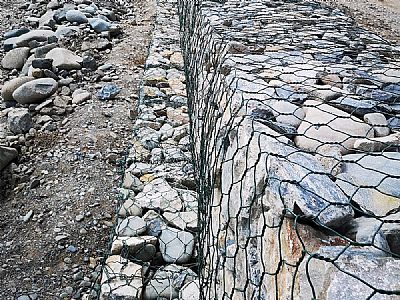 海原县格网石笼挡墙稳定性如何进行验算